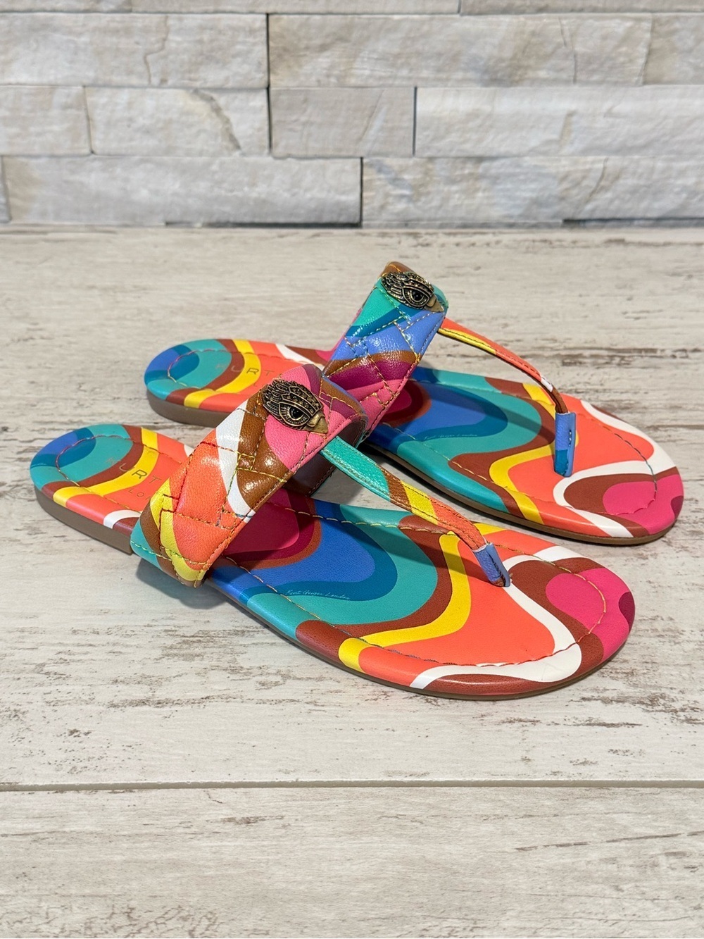 KURT GEIGER LONDON KENSINGTON LEATHER T-BAR FLAT SANDAL SZ 36 MULTICOLOR NEW